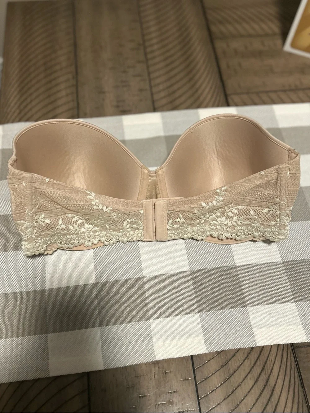 Wacoal Strapless Smooth Nude Bra with Lace Accent
